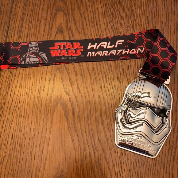Star Wars Dark Side 1/2 Marathon 2018 - Picture 1 of 1